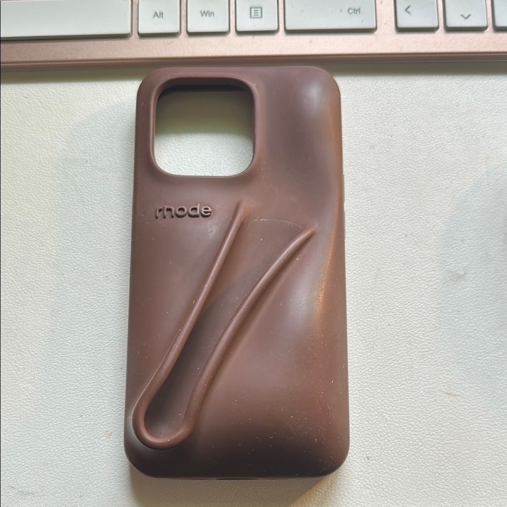 Rhode phone case iPhone 14 Pro brown/burgundy